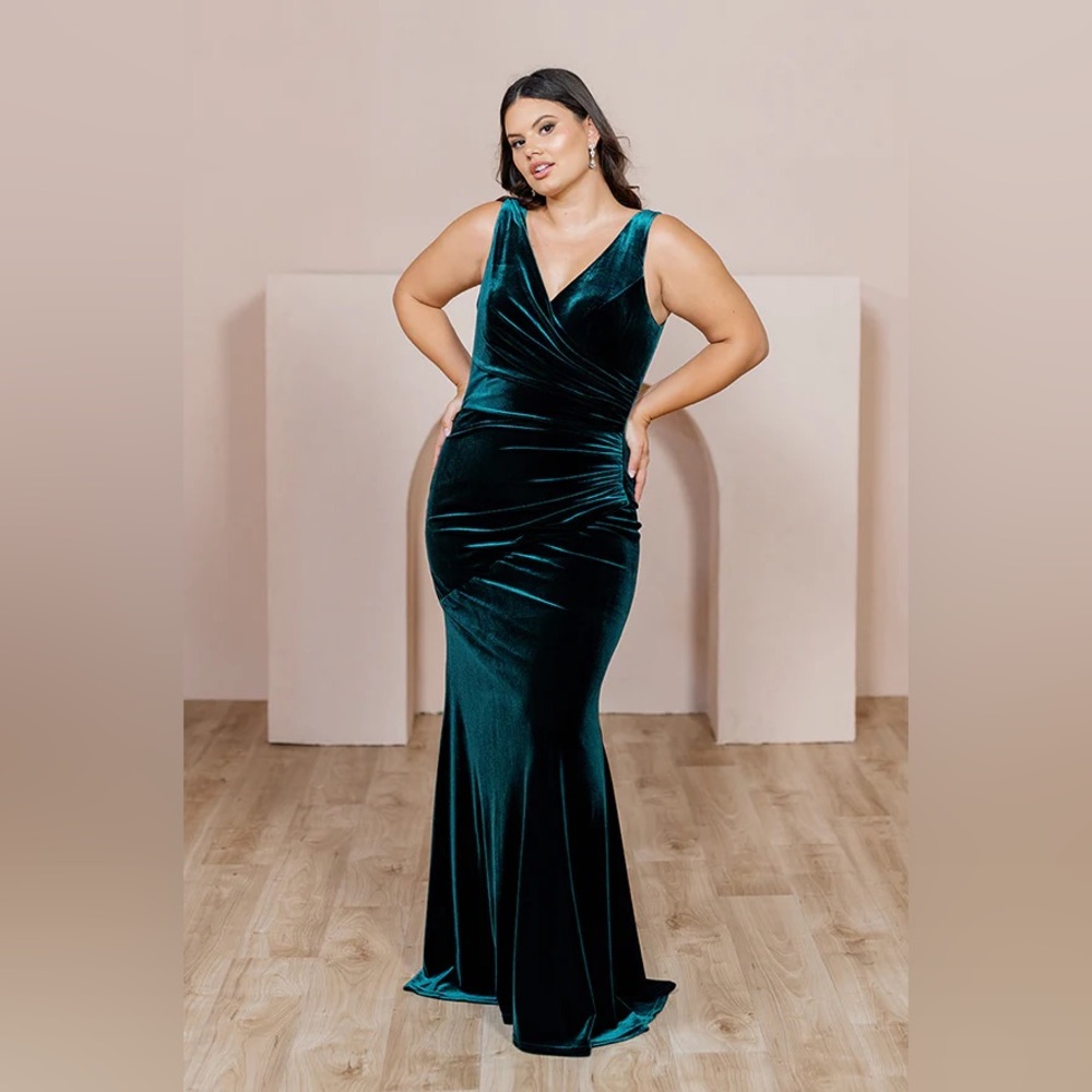 Emerald Dawson Velvet Revelry Dress